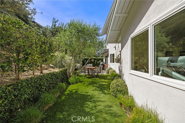 Detail Gallery Image 33 of 41 For 3121 Bern Dr, Laguna Beach,  CA 92651 - 5 Beds | 2/1 Baths