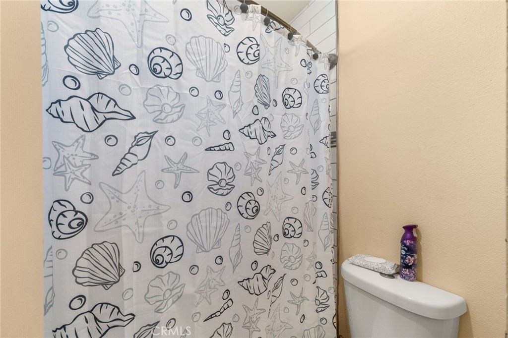 https://media.crmls.org/medias/1ab54e8b-9079-4289-8b77-3ec136fa94db.jpg?preset=X-Large