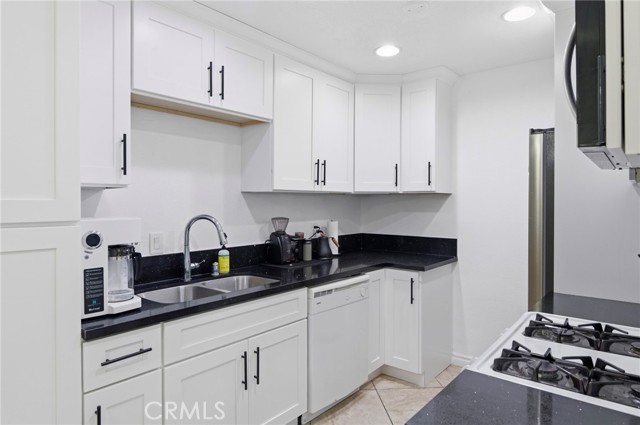 Detail Gallery Image 10 of 23 For 1001 W Stevens #328,  Santa Ana,  CA 92707 - 1 Beds | 1 Baths