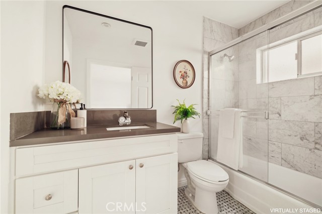 Detail Gallery Image 10 of 23 For 1918 11th St #D,  Santa Monica,  CA 90404 - 2 Beds | 2 Baths