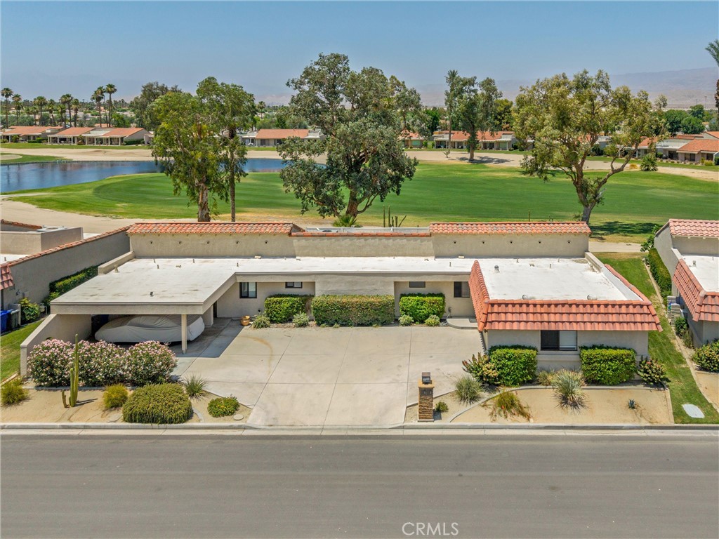 https://media.crmls.org/medias/1ab8d0e9-0542-4703-ba8c-632cb75cdff9.jpg?preset=X-Large