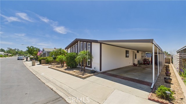 Detail Gallery Image 2 of 9 For 1417 Village St, Redlands,  CA 92374 - 2 Beds | 2 Baths