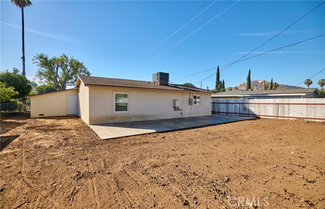 6001 De La Vista, Jurupa Valley CA: https://media.crmls.org/medias/1ab9f4a6-8a46-476a-b487-7c6aab188d4d.jpg
