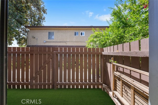 Detail Gallery Image 16 of 39 For 7321 Lennox Ave #F5,  Van Nuys,  CA 91405 - 2 Beds | 2/1 Baths