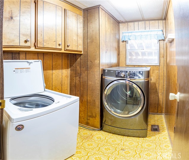 2211 center st,  CA: https://media.crmls.org/medias/1aba4149-1738-4a72-bd55-9e7f115a8a66.jpg