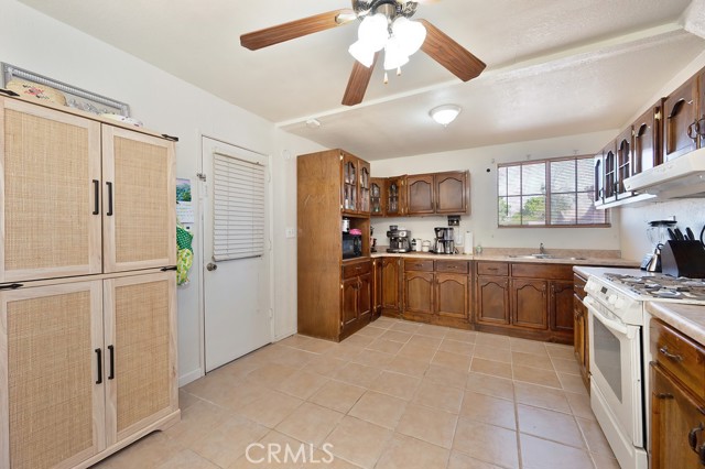 1107 B Street, Brawley CA: https://media.crmls.org/medias/1abad4be-c06f-46e3-898e-e2961a134985.jpg