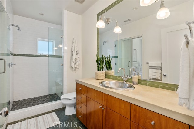 Image 12 of 25 For 2710 Pine Ave.