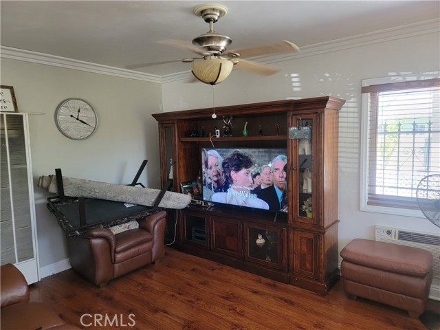 Front Unit Living Room - Laminated wood Floor and Crown Molding