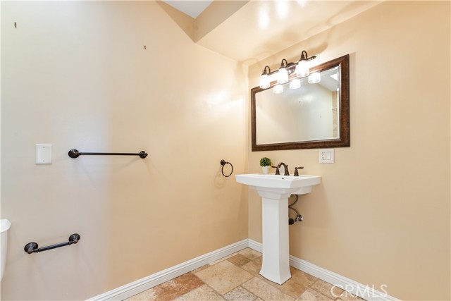 Detail Gallery Image 21 of 49 For 19375 Oshkosh Rd, Apple Valley,  CA 92307 - 4 Beds | 2 Baths