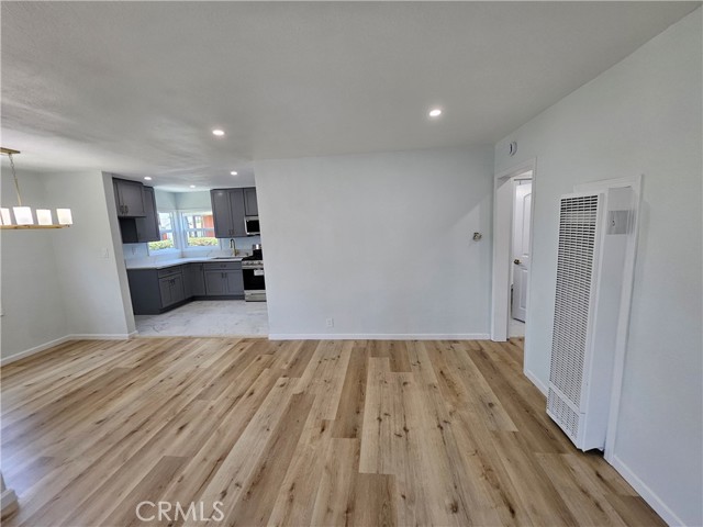 4618 E Linsley Street, Compton CA: https://media.crmls.org/medias/1abccf43-2c61-4d67-9447-8697d8a987ba.jpg