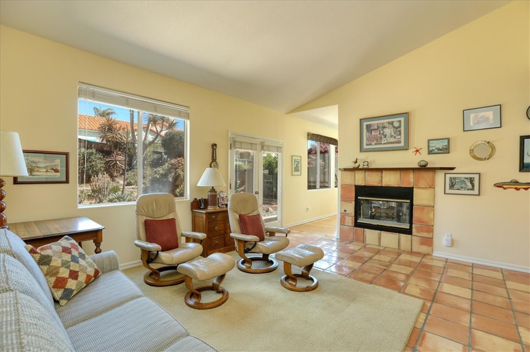 Detail Gallery Image 14 of 53 For 64 Whitecap St, Pismo Beach,  CA 93449 - 3 Beds | 2/1 Baths