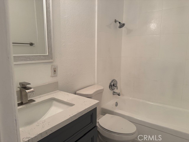 https://media.crmls.org/medias/1abf02d0-7f87-4656-a54c-57491aedc63d.jpg?preset=X-Large