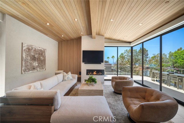 702 Diamond, Laguna Beach CA: https://media.crmls.org/medias/1abf08f3-497b-4efa-853d-fbf355d6d108.jpg