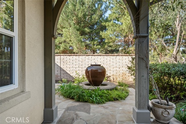 20 Townsend, Irvine CA: https://media.crmls.org/medias/1abfdb51-7c4b-4fa2-95f7-8afee58e402a.jpg