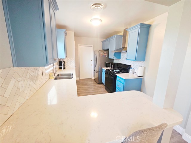 Detail Gallery Image 9 of 29 For 2124 Shamrock Way, Bakersfield,  CA 93304 - 2 Beds | 1 Baths