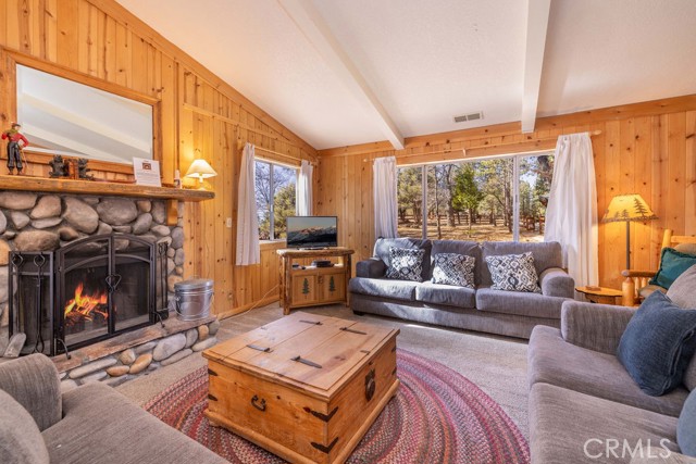 Detail Gallery Image 10 of 34 For 1750 Angels Camp Rd, Big Bear City,  CA 92314 - 3 Beds | 2 Baths