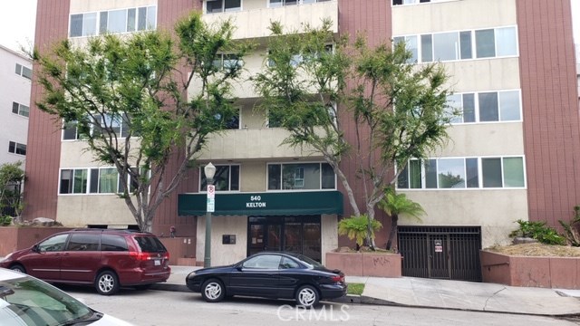 540 Kelton Avenue 204 Los Angeles, California Great Westwood area, walking distance to UCLA campus. Many wonderful restaurants, shops, markets and movie theaters in near by Westwood village. Single level spacious 2 br. 2.5 baths. Very quiet rear end unit. Beautifully remodeled Kitchen and bathrooms. Wonderful bright open floor plan with lots of natural light and airy. Kitchen and bathrooms have Quartz counter tops with self closing drawers and cabinets. Very large living area for gatherings and spacious dining area. Within 30 minutes drive to Beverly Hills, Hollywood and Santa Monica, Venice and Malibu beaches. Downtown L.A Live and Staple center with many restaurants in 30-40 mim. Security Building with 2 Car space under ground gated parking.