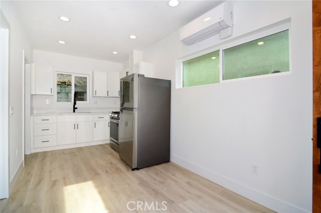 Detail Gallery Image 6 of 6 For 6442 Bertrand, Reseda,  CA 91335 - 1 Beds | 1 Baths