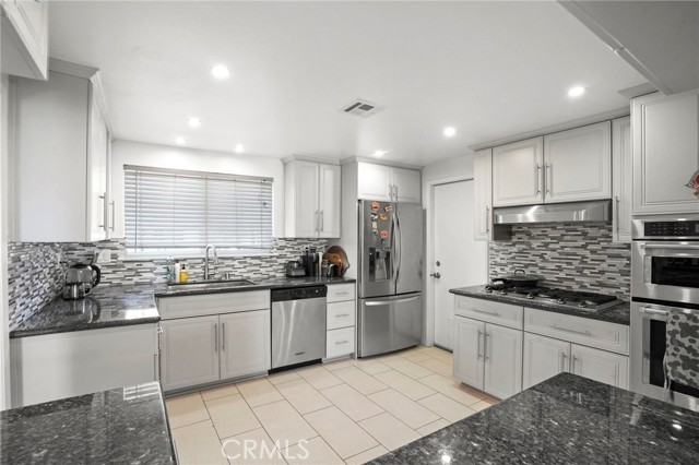 12446 Kenny Drive, Granada Hills CA: https://media.crmls.org/medias/1ac22d3b-22c6-41c2-83f4-ecc0103fae03.jpg