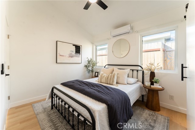 Detail Gallery Image 15 of 33 For 16122 San Fernando Mission Bld, Granada Hills,  CA 91344 - 5 Beds | 5 Baths