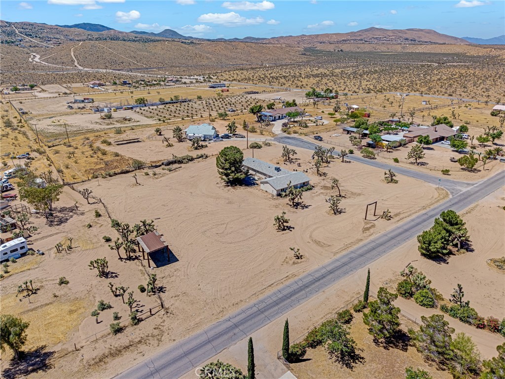 https://media.crmls.org/medias/1ac30a38-26da-4cf9-88a9-2e881f1825a4.jpg?preset=X-Large