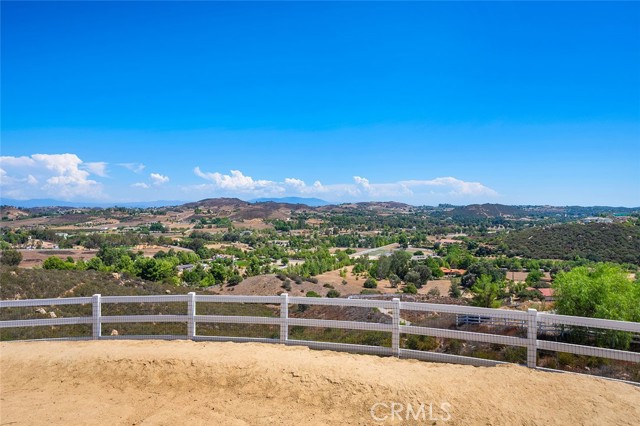 38566 Vista Del Bosque, Murrieta CA: https://media.crmls.org/medias/1ac333fc-0338-4d3a-96d6-2c5f91aa3ead.jpg
