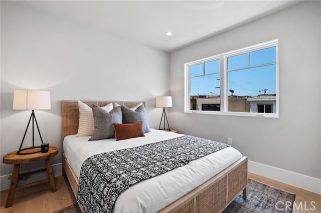 825 W Bay Avenue, Newport Beach CA: https://media.crmls.org/medias/1ac393ae-10d2-4488-9f7b-3501f4863bc3.jpg