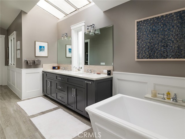 801 18th Street, Manhattan Beach, California 90266, 4 Bedrooms Bedrooms, ,4 BathroomsBathrooms,Residential,Sold,18th,SB24108757