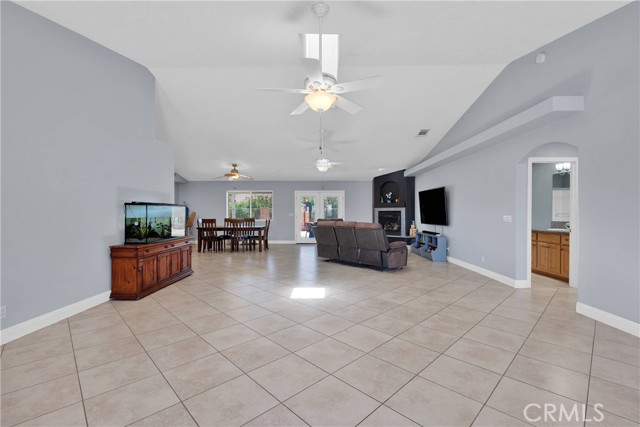 14665 Echo Lane, Helendale CA: https://media.crmls.org/medias/1ac498e4-b52e-415f-babb-724cd07f783c.jpg