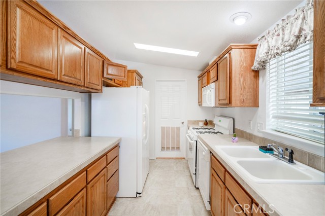 Detail Gallery Image 11 of 31 For 1700 S State St #60,  Hemet,  CA 92543 - 2 Beds | 2 Baths