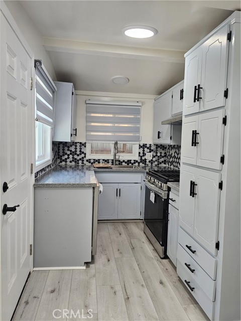 2547 Hermosa Avenue, Montrose CA: https://media.crmls.org/medias/1ac6feb5-c5ff-47c9-8be1-c04b72ea8a98.jpg