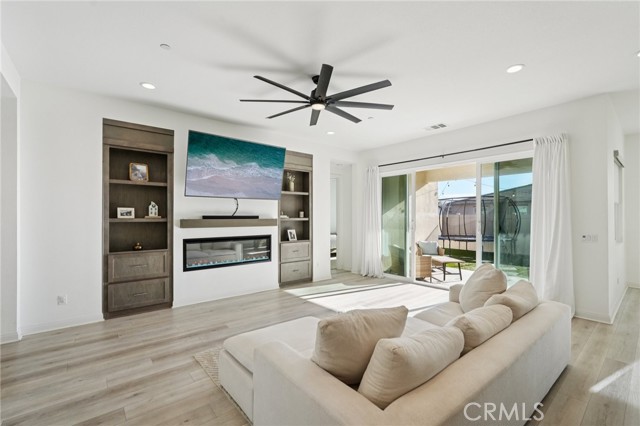 Detail Gallery Image 5 of 36 For 39481 Chamise, Temecula,  CA 92591 - 4 Beds | 3 Baths