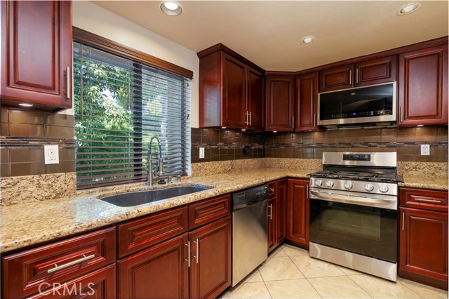 Detail Gallery Image 9 of 29 For 15942 Alta Vista Dr #D,  La Mirada,  CA 90638 - 2 Beds | 2 Baths