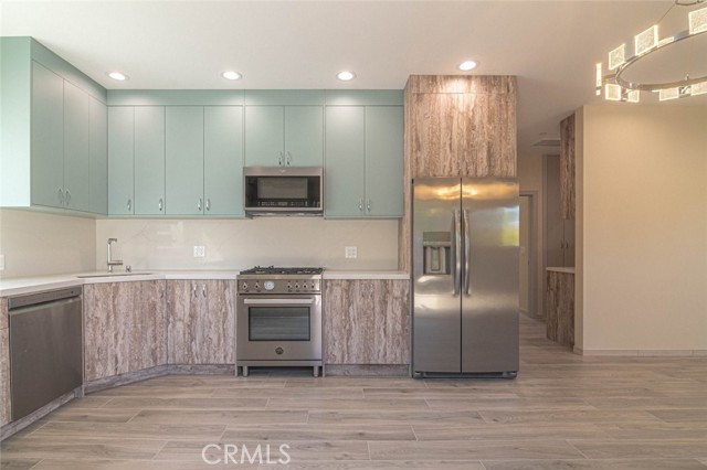 Detail Gallery Image 8 of 31 For 18750 Collins St, Tarzana,  CA 91356 - 7 Beds | 6 Baths