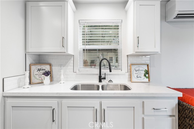 Detail Gallery Image 6 of 19 For 10799 Sherman Grove Ave #84,  Sunland,  CA 90140 - 1 Beds | 1 Baths