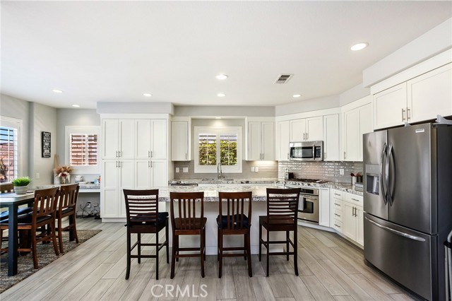 Detail Gallery Image 9 of 38 For 42911 Dell Lago Ct, Indio,  CA 92203 - 3 Beds | 2 Baths