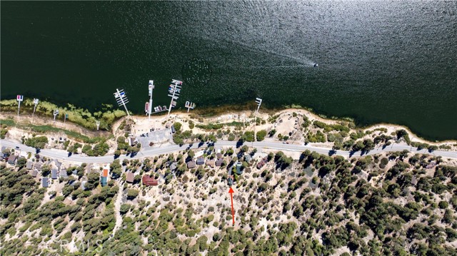 Detail Gallery Image 11 of 51 For 38532 N Shore Dr, Fawnskin,  CA 92333 - 3 Beds | 2/1 Baths