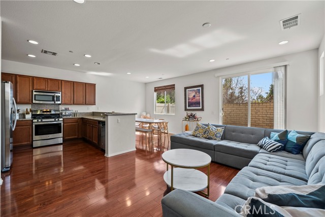 Detail Gallery Image 9 of 36 For 9703 Pine Orchard St, Arleta,  CA 91331 - 4 Beds | 3 Baths