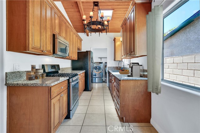 Detail Gallery Image 6 of 37 For 14121 Remington St, Arleta,  CA 91331 - 4 Beds | 2 Baths