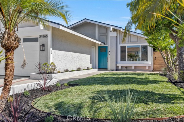 24166 Fortune Drive, Lake Forest CA: https://media.crmls.org/medias/1acae924-3109-4a58-8a4e-64d5059dab36.jpg