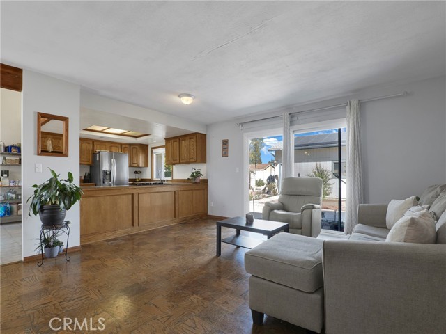 Detail Gallery Image 4 of 33 For 10020 Mason Ave, Chatsworth,  CA 91311 - 3 Beds | 2 Baths