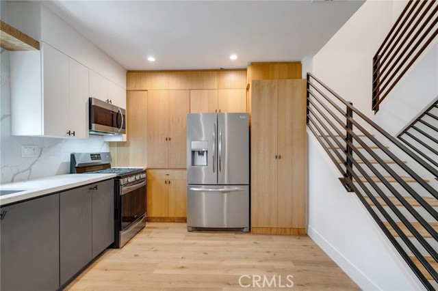 6201 La Mirada Avenue, Los Angeles CA: https://media.crmls.org/medias/1acc747c-47c2-4477-b5af-3c462124b146.jpg