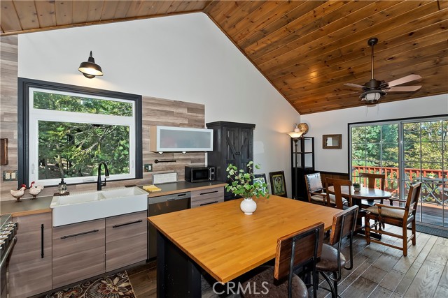 Detail Gallery Image 9 of 28 For 276 Augusta Ct, Lake Arrowhead,  CA 92352 - 3 Beds | 2/1 Baths