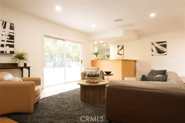23242 Burbank Boulevard, Woodland Hills CA: https://media.crmls.org/medias/1acf1cdc-b0cc-4d9b-9d9d-cc600e076054.jpg