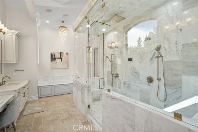 Detail Gallery Image 14 of 42 For 39055 N Shore Dr, Fawnskin,  CA 92333 - 6 Beds | 6/1 Baths