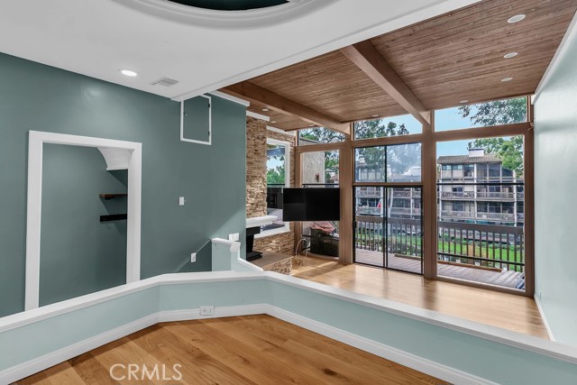 Detail Gallery Image 8 of 40 For 6314 Marina Pacifica, Long Beach,  CA 90803 - 2 Beds | 2 Baths