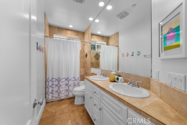 Detail Gallery Image 17 of 21 For 2002 Plant Ave #B,  Redondo Beach,  CA 90278 - 5 Beds | 2/1 Baths