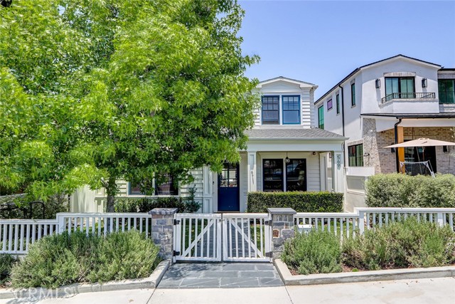 Detail Gallery Image 1 of 35 For 569 33rd, Manhattan Beach,  CA 90266 - 6 Beds | 5/1 Baths