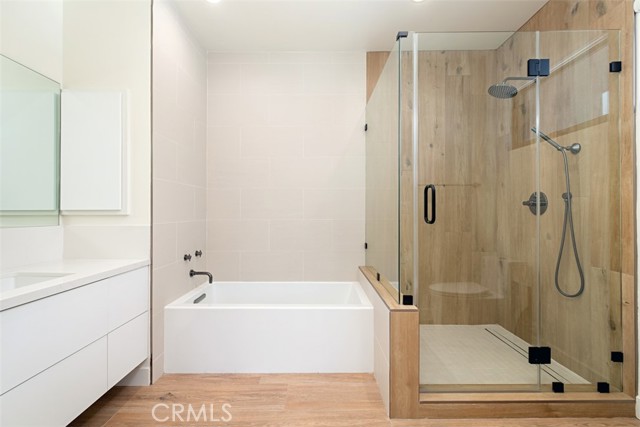 Detail Gallery Image 14 of 33 For 822 S Plymouth #4,  Los Angeles,  CA 90005 - 4 Beds | 3/1 Baths