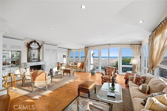 1201 E Balboa Boulevard, Newport Beach CA: https://media.crmls.org/medias/1ad1b2f0-37d3-41bc-96e4-25566bec268d.jpg
